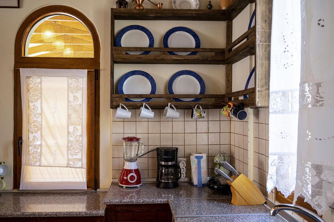 마스티차리 Selana House With Outdoor Pool 빌라 외부 사진