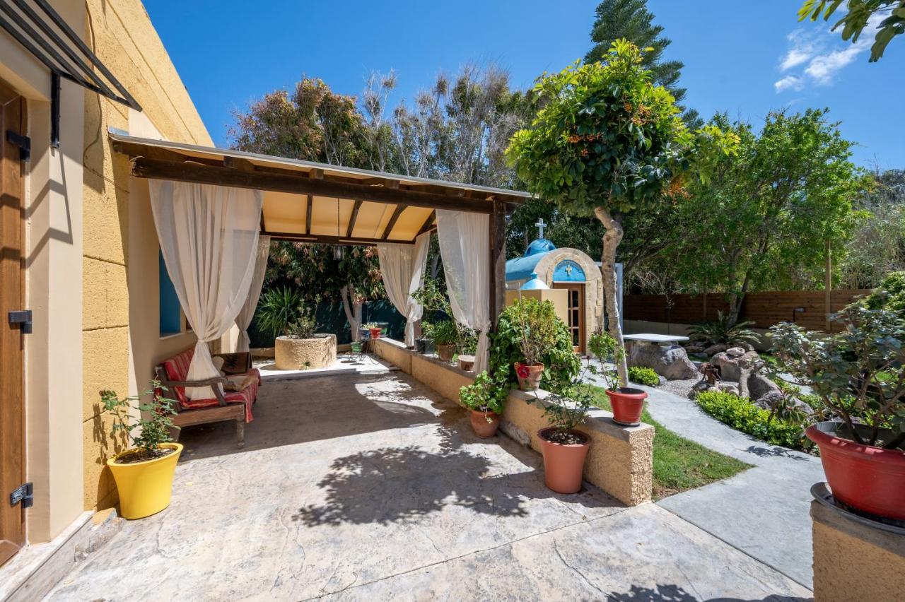 마스티차리 Selana House With Outdoor Pool 빌라 외부 사진